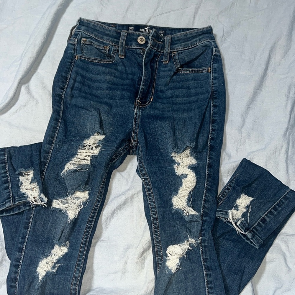 hollister ripped skinny jeans